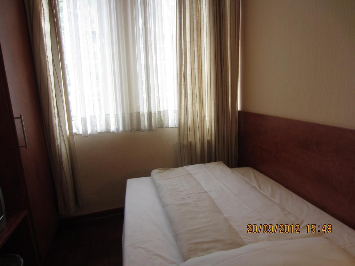 דיסלדורף Altstadt Hotel Rheinblick מראה חיצוני תמונה